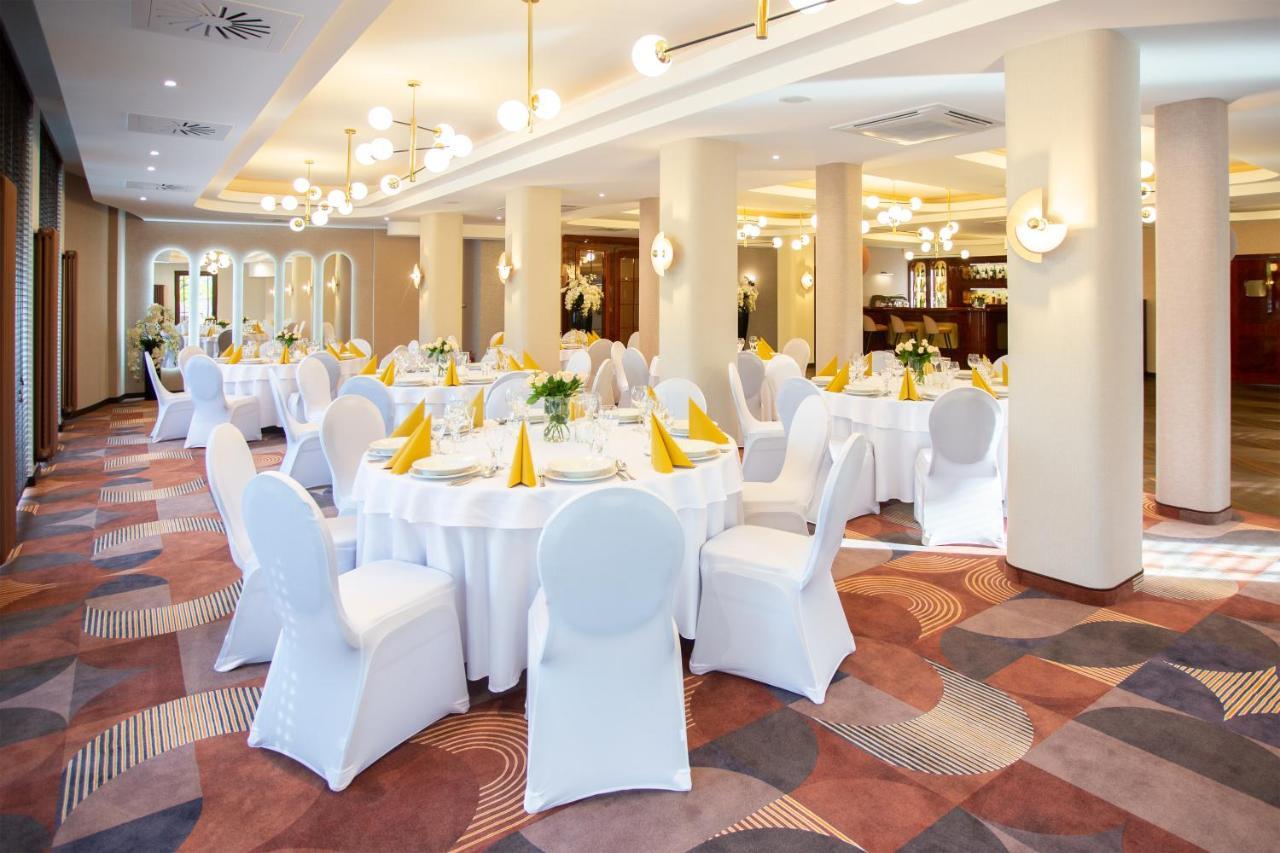 Hotel Styl 70 Pszczyna Dış mekan fotoğraf